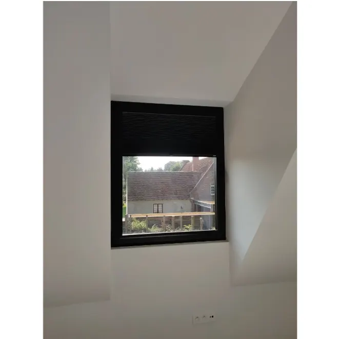 Rideaux et habillages de fenêtres dans un intérieur soigneusement sélectionné (9).